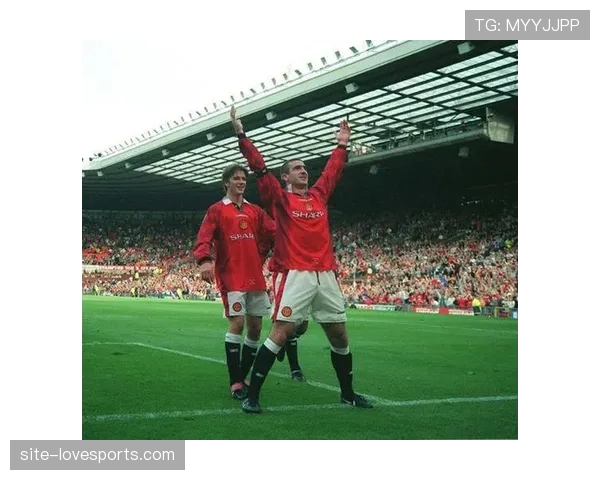 坎通纳回撤策动与高位压迫如何重塑曼联进攻格局