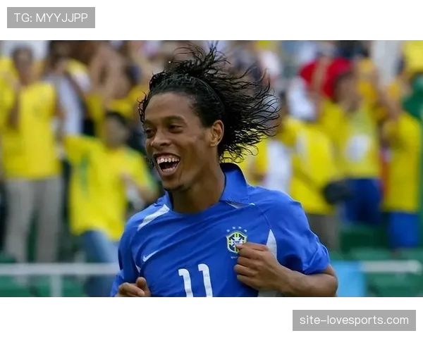 小罗又在沙滩上光脚踢瓶盖，这人到底有没有正经训练过啊？